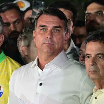 Flávio Bolsonaro’s passport cancelled as reports say he has fled Brazil